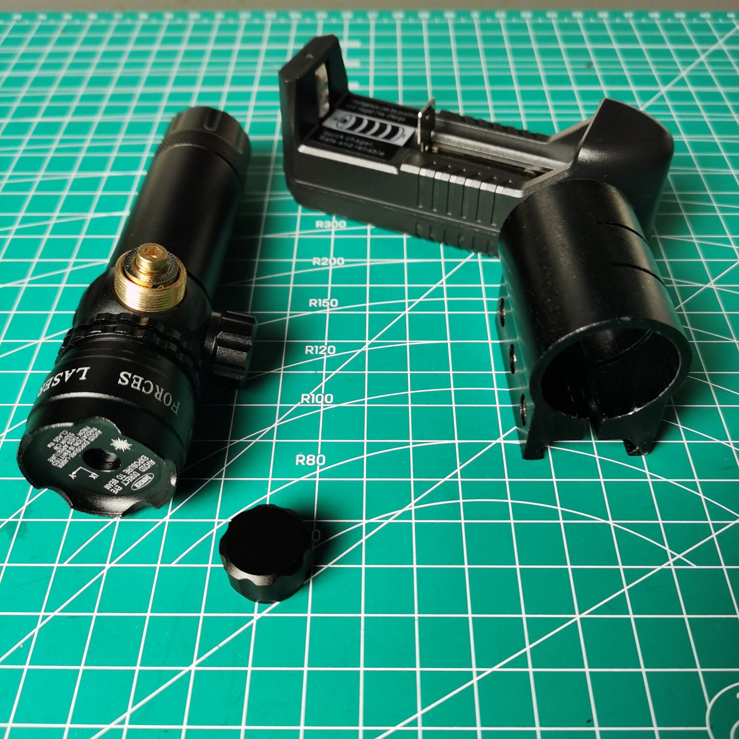 Tactical Green / Red Laser Sight 20MM Rail Kwolfswan